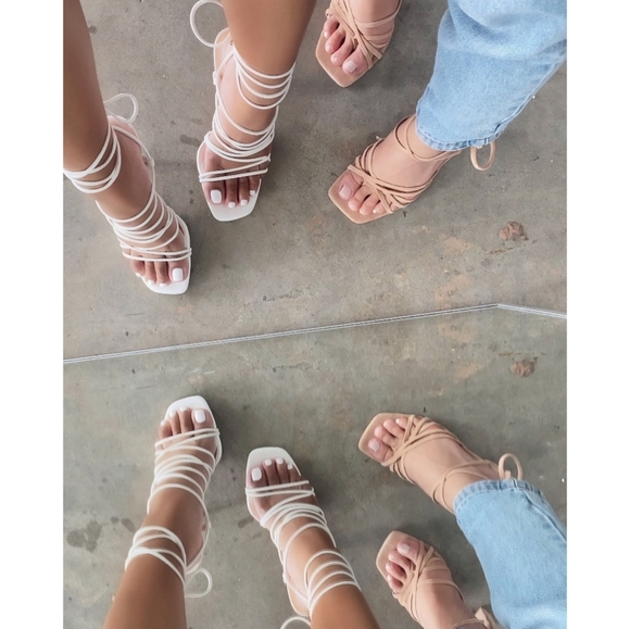 𝙇𝙖𝙨𝙩 𝙎𝙯 8.5🖤𝑺𝒘𝒆𝒆𝒕 𝑻𝒂𝒍𝒌𝒆𝒓 𝑺𝒕𝒓𝒂𝒑𝒑𝒚 𝑳𝒂𝒄𝒆 𝑼𝒑 𝑯𝒆𝒆l - Picture 3 of 5